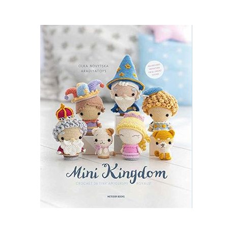 Mini Kingdom: Crochet 36 Tiny Amigurumi Royals! (libro en Inglés)